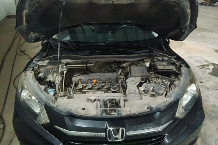 Used Honda Vezel 2015 1.8L CVT 2WD Elite Model Engine Bay