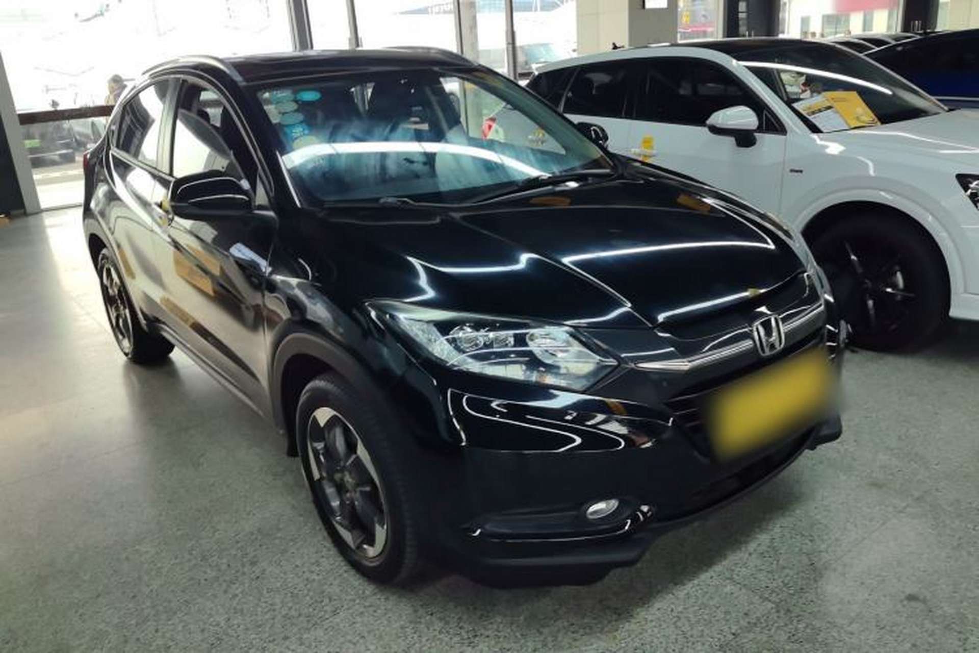 Used Honda Vezel 2015 1.8L CVT 2WD Luxury Model Exterior 1