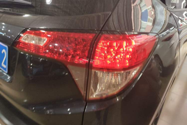 Used Honda Vezel 2015 1.5L CVT two-wheel drive Comfort trim Exterior 3