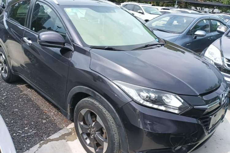 Used Honda Vezel 2015 1.8L CVT 2WD Luxury Model Front Right 45 Deg