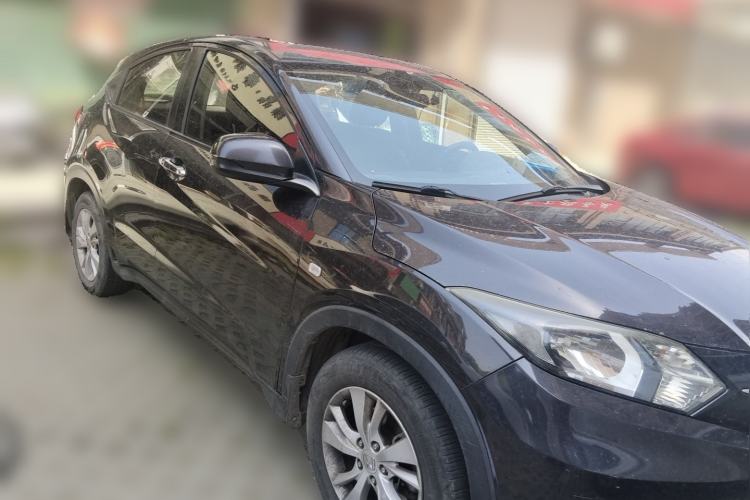 Used Honda Vezel 2015 1.5L CVT two-wheel drive Comfort trim Front Right 45 Deg