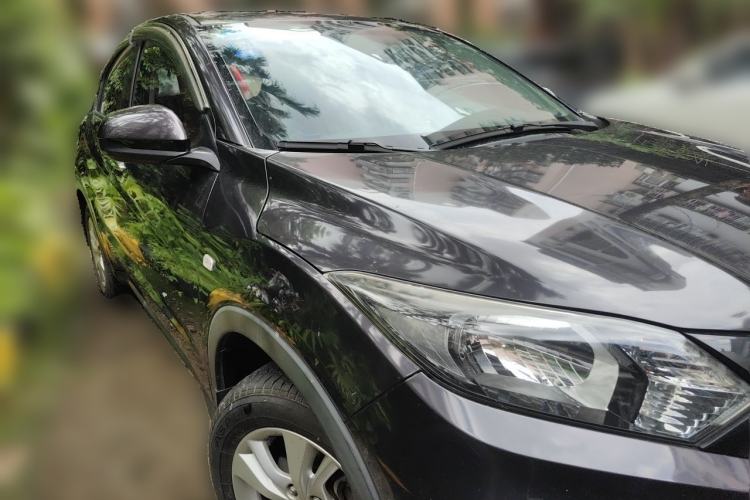 Used Honda Vezel 2015 1.5L CVT two-wheel drive Comfort trim Front Right 45 Deg