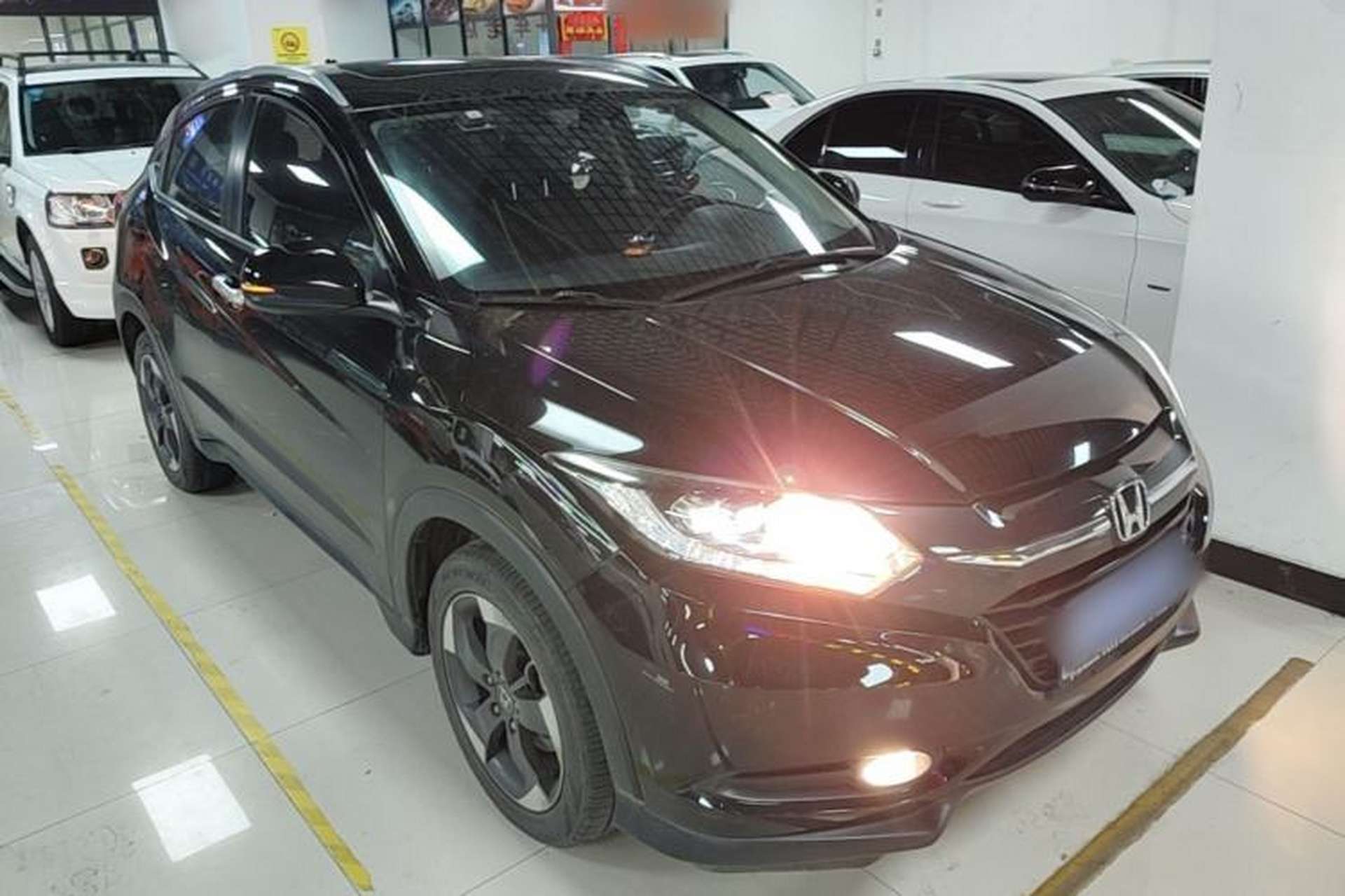 Used Honda Vezel 2015 1.8L CVT 2WD Luxury Model Front Right 45 Deg