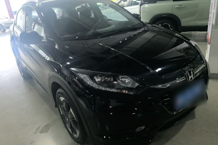 Used Honda Vezel 2015 1.8L CVT 2WD Luxury Model Front Right 45 Deg