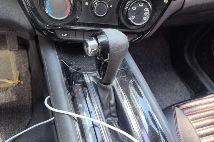 Used Honda Vezel 2015 1.5L CVT two-wheel drive Comfort trim Gear Lever