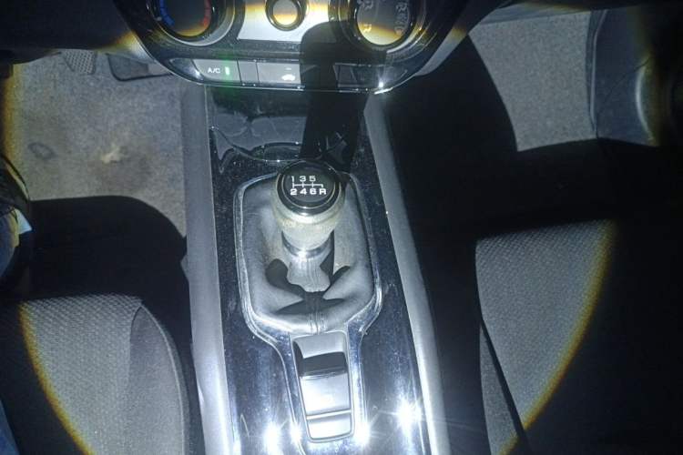 Used Honda Vezel 2015 1.5L manual two-wheel drive Comfort trim level Gear Lever