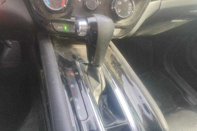 Used Honda Vezel 2015 1.5L CVT two-wheel drive Comfort trim Gear Lever