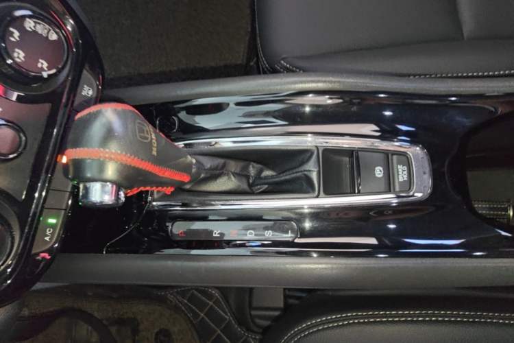 Used Honda Vezel 2015 1.5L CVT two-wheel drive Comfort trim Gear Lever