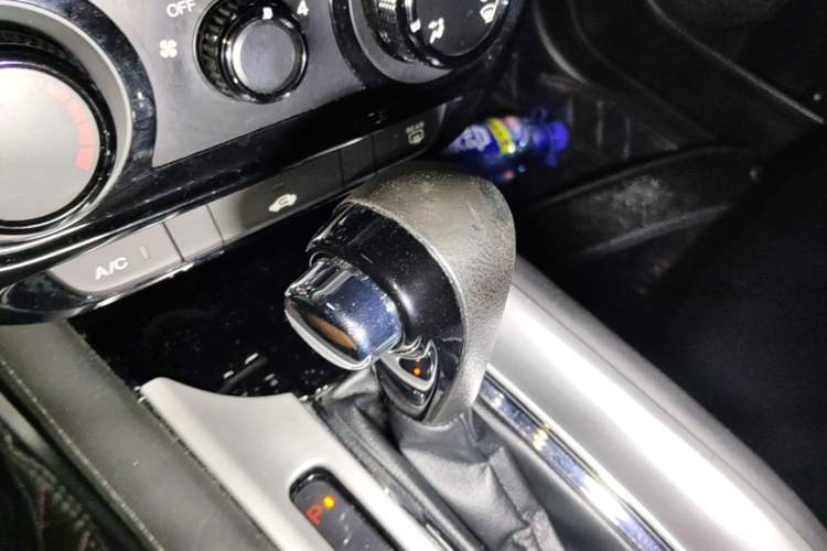 Used Honda Vezel 2015 1.5L CVT two-wheel drive Comfort trim Gear Lever