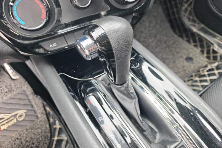 Used Honda Vezel 2015 1.5L CVT two-wheel drive Comfort trim Gear Lever