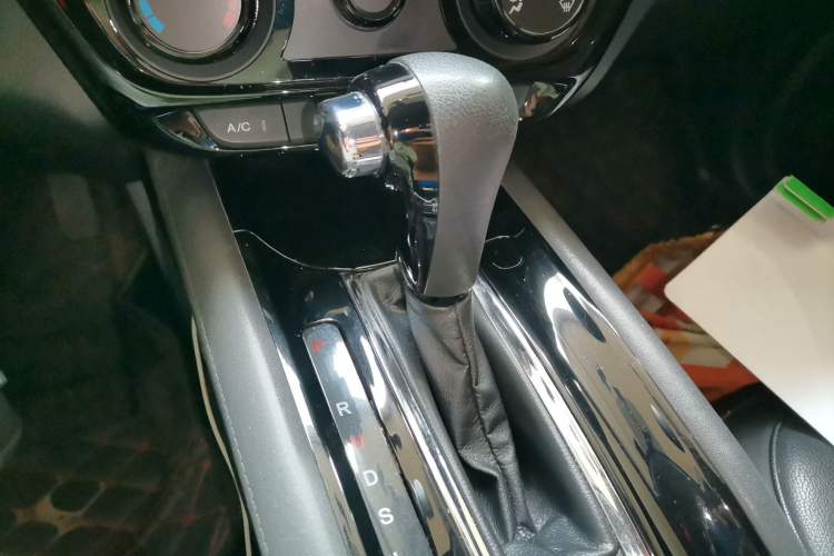 Used Honda Vezel 2015 1.5L CVT two-wheel drive Comfort trim Gear Lever