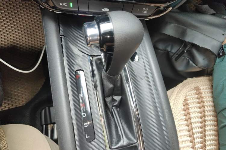 Used Honda Vezel 2015 1.5L CVT two-wheel drive Comfort trim Gear Lever