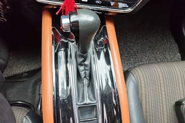 Used Honda Vezel 2015 1.8L CVT 2WD Luxury Model Gear Lever