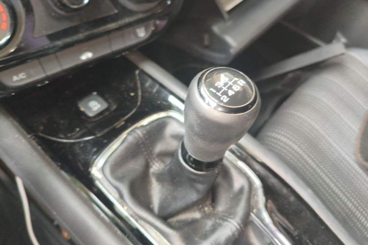 Used Honda Vezel 2015 1.8L Manual Two-Wheel Drive Elite Version Gear Lever