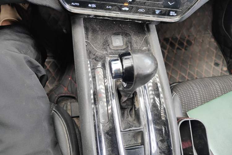 Used Honda Vezel 2015 1.8L CVT 2WD Luxury Model Gear Lever