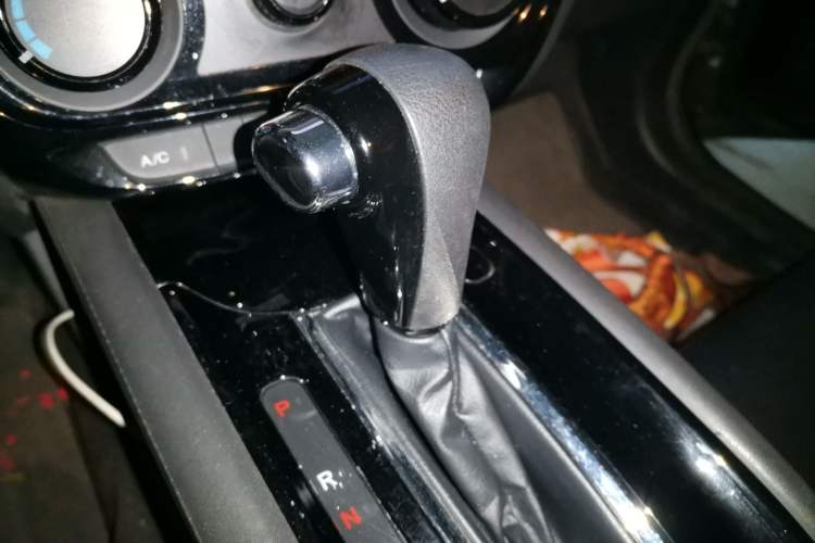 Used Honda Vezel 2015 1.5L CVT two-wheel drive Comfort trim Gear Lever