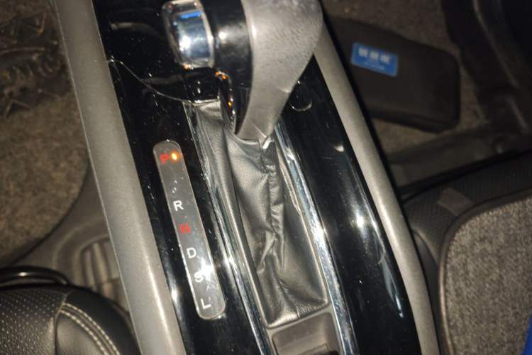 Used Honda Vezel 2015 1.5L CVT two-wheel drive Comfort trim Gear Lever