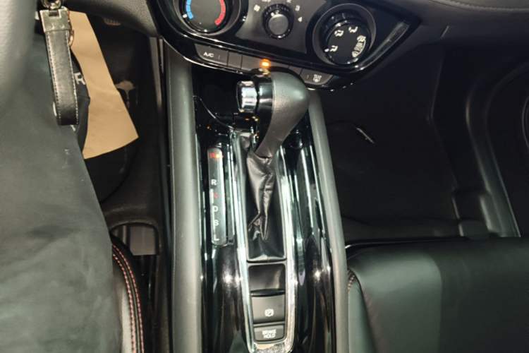 Used Honda Vezel 2015 1.5L CVT two-wheel drive Comfort trim Gear Lever