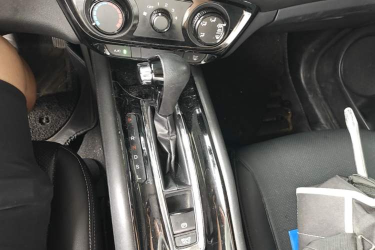 Used Honda Vezel 2015 1.5L CVT two-wheel drive Comfort trim Gear Lever