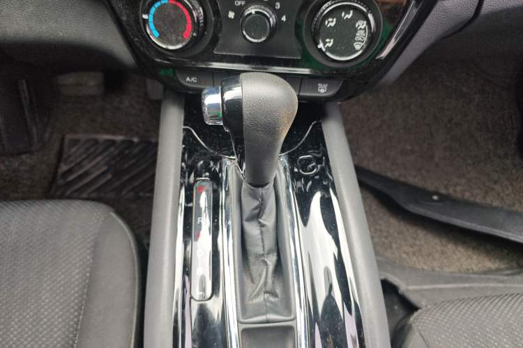 Used Honda Vezel 2015 1.5L CVT two-wheel drive Comfort trim Gear Lever