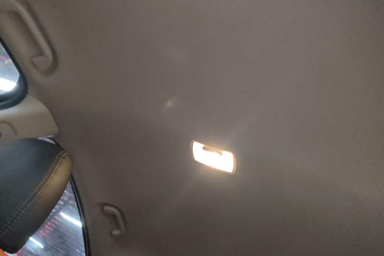 Used Honda Vezel 2015 1.5L CVT two-wheel drive Comfort trim Headliner