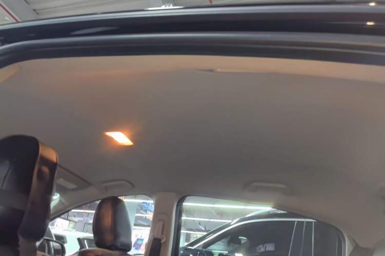 Used Honda Vezel 2015 1.5L manual two-wheel drive Comfort trim level Headliner