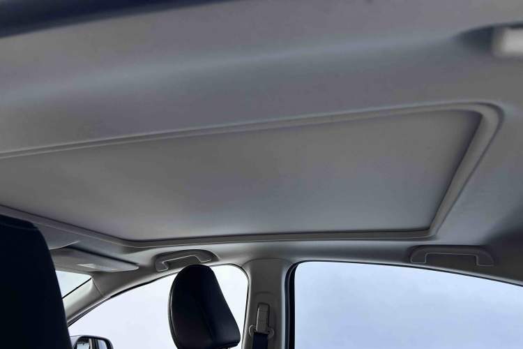 Used Honda Vezel 2015 1.8L CVT 2WD Luxury Model Headliner
