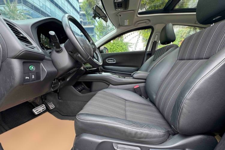 Used Honda Vezel 2015 1.8L CVT 2WD Luxury Model Interior 1