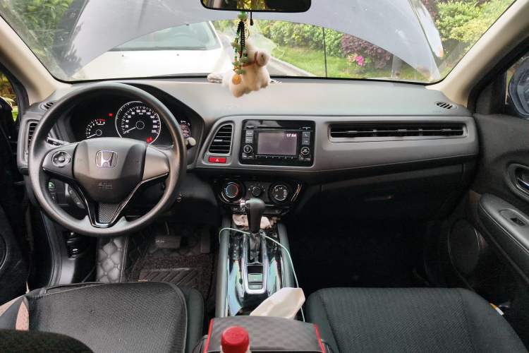Used Honda Vezel 2015 1.5L CVT two-wheel drive Comfort trim Interior 2