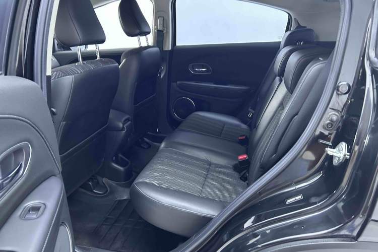 Used Honda Vezel 2015 1.8L CVT 2WD Luxury Model Interior 2