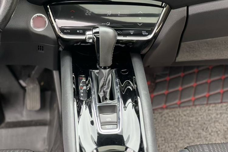 Used Honda Vezel 2015 1.8L CVT 2WD Luxury Model Interior 3
