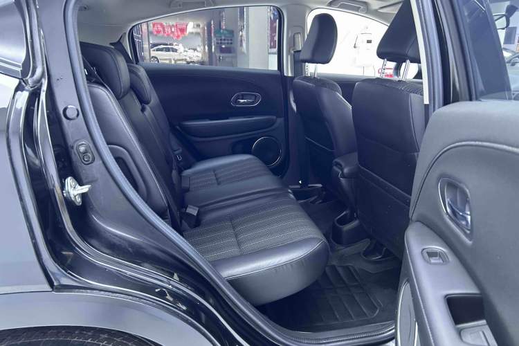 Used Honda Vezel 2015 1.8L CVT 2WD Luxury Model Interior 4