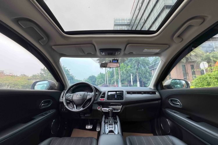 Used Honda Vezel 2015 1.8L CVT 2WD Luxury Model Interior 4