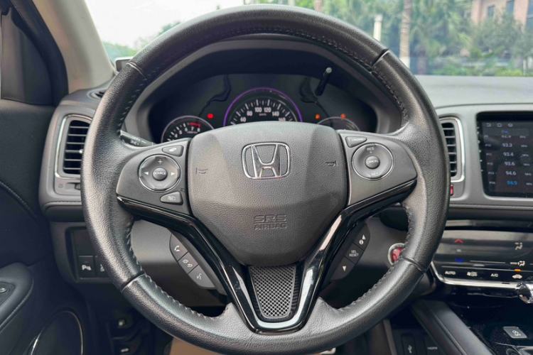 Used Honda Vezel 2015 1.8L CVT 2WD Luxury Model Interior 8