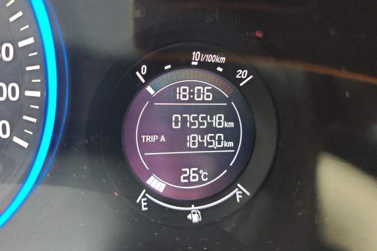 Used Honda Vezel 2015 1.5L CVT two-wheel drive Comfort trim Odometer Close Up