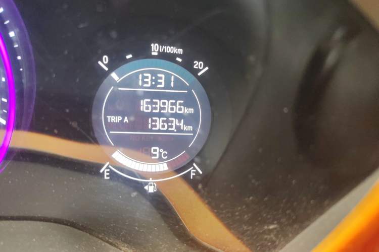 Used Honda Vezel 2015 1.5L CVT two-wheel drive Comfort trim Odometer Close Up
