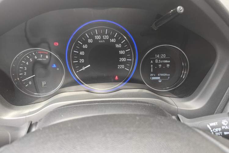 Used Honda Vezel 2015 1.8L CVT 2WD Luxury Model Odometer Close Up
