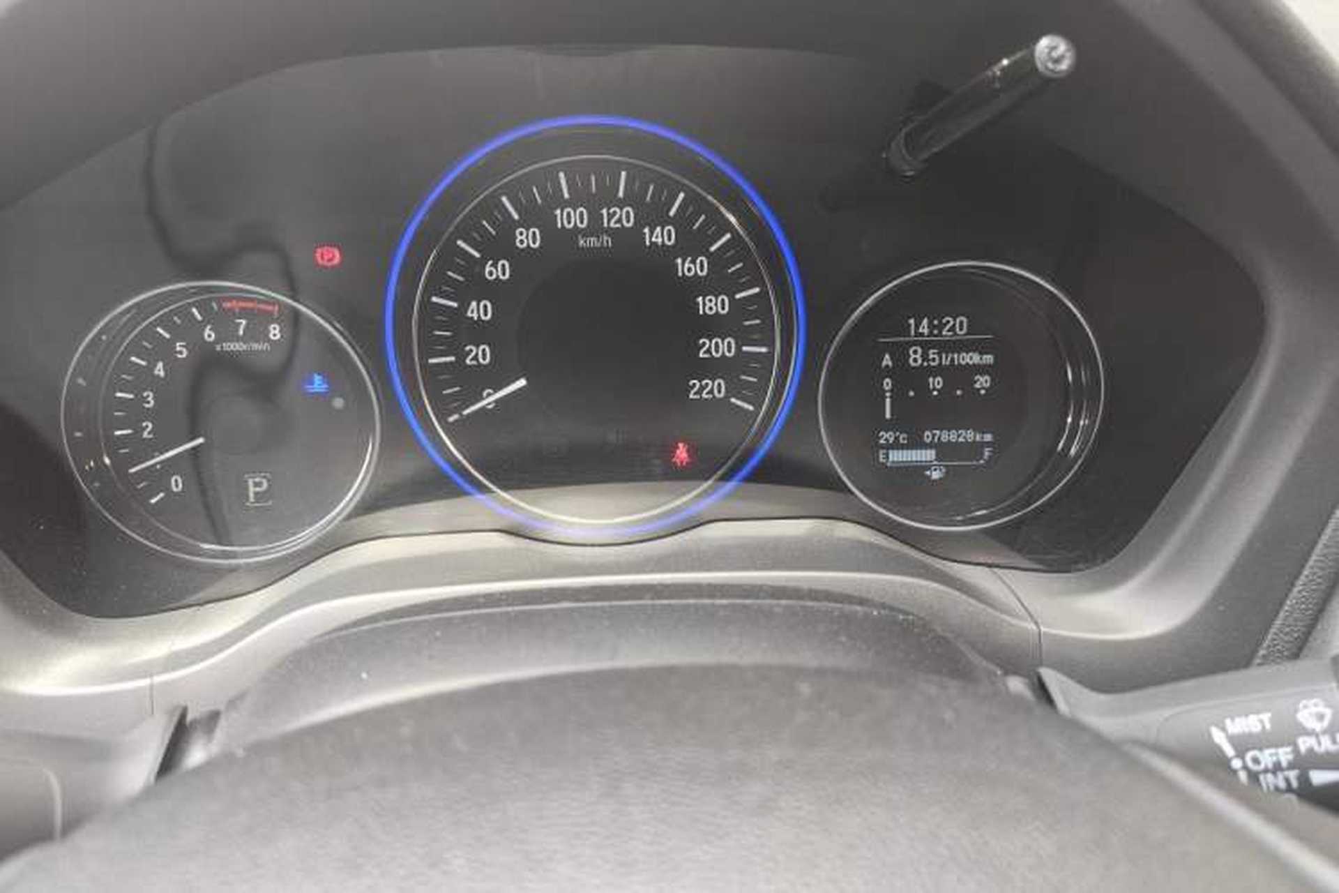 Used Honda Vezel 2015 1.8L CVT 2WD Luxury Model Odometer Close Up