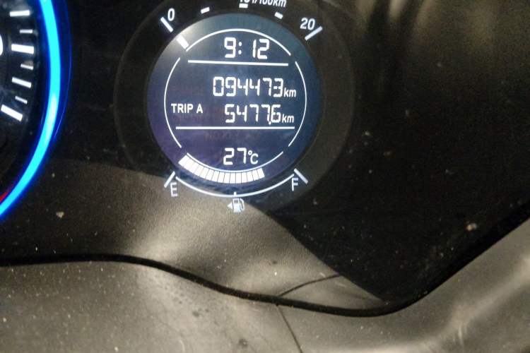 Used Honda Vezel 2015 1.8L CVT 2WD Elite Model Odometer Close Up