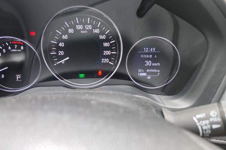 Used Honda Vezel 2015 1.8L CVT 2WD Luxury Model Odometer Close Up