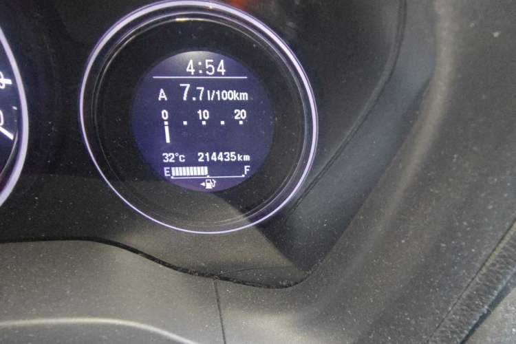 Used Honda Vezel 2015 1.8L CVT 2WD Luxury Model Odometer Close Up
