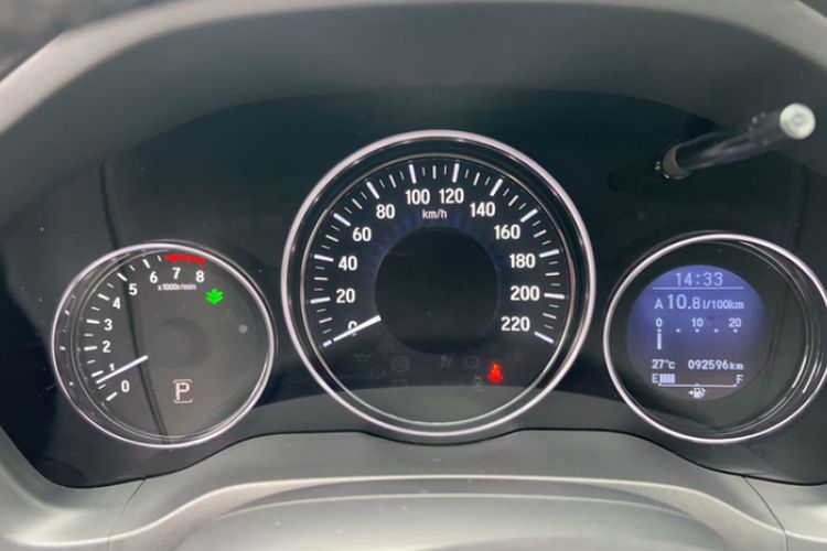 Used Honda Vezel 2015 1.8L CVT 2WD Luxury Model Odometer Close Up