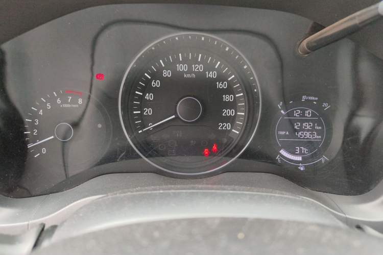 Used Honda Vezel 2015 1.5L manual two-wheel drive Comfort trim level Odometer Close Up
