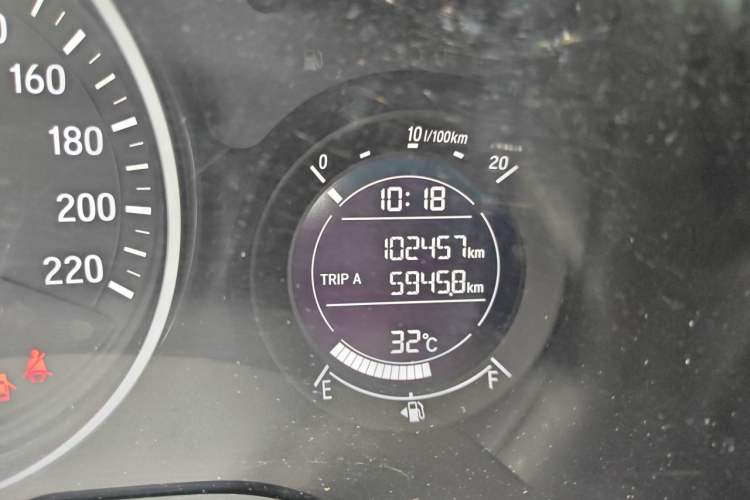 Used Honda Vezel 2015 1.5L CVT two-wheel drive Comfort trim Odometer Close Up