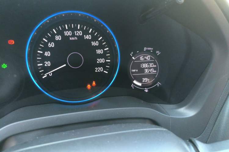 Used Honda Vezel 2015 1.8L CVT 2WD Elite Model Odometer Close Up