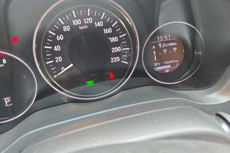 Used Honda Vezel 2015 1.8L CVT 2WD Luxury Model Odometer Close Up