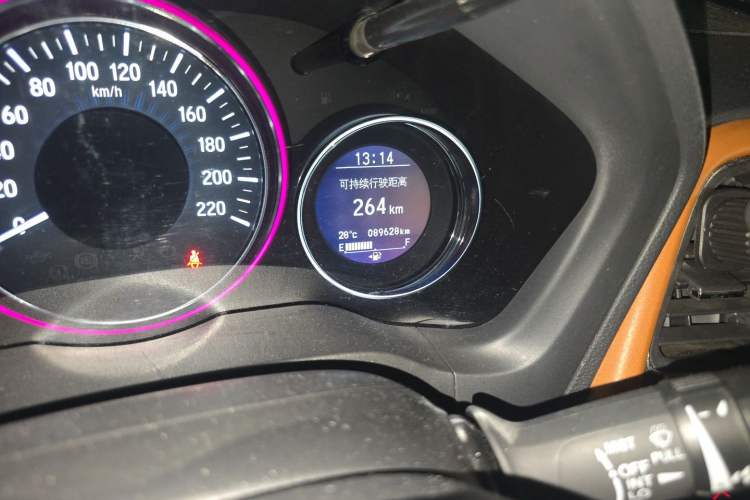 Used Honda Vezel 2015 1.8L CVT 2WD Luxury Model Odometer Close Up