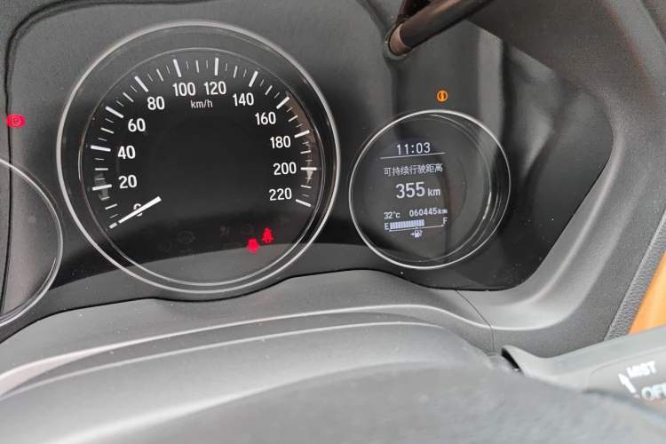 Used Honda Vezel 2015 1.8L CVT 2WD Luxury Model Odometer Close Up