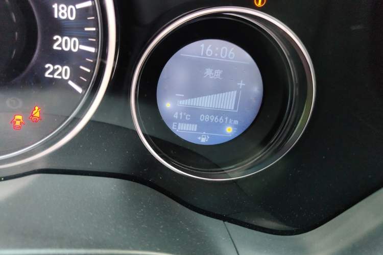 Used Honda Vezel 2015 1.8L CVT 2WD Luxury Model Odometer Close Up