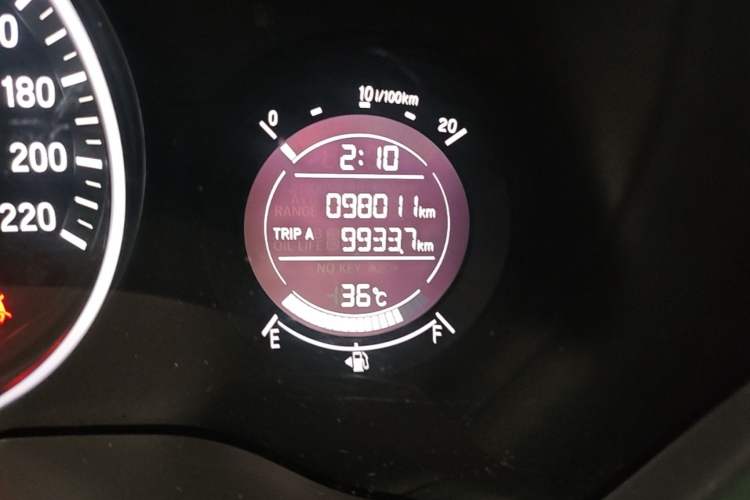 Used Honda Vezel 2015 1.8L CVT 2WD Elite Model Odometer Close Up